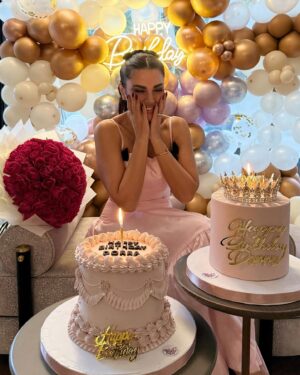 Dorra Instagram - 13/01/2025
Thank you all for your birthday wishes full of love, it means a lot to me 🎂💕🙏
شكرا من كل قلبي على معايداتكم وتمنياتكم لي المليئة بالحب 🤍
Merci infiniment pour vos vœux sincères qui m’ont fait chaud au cœur 🤍
Thank you habibi @hanysaad.hs for making it more beautiful 

Dress @maisondorrazarrouk 🎀