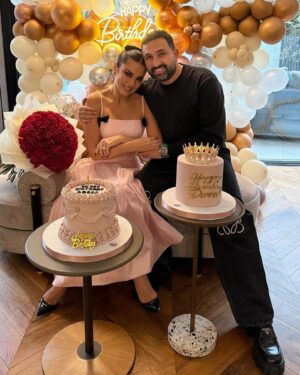 Dorra Instagram - 13/01/2025
Thank you all for your birthday wishes full of love, it means a lot to me 🎂💕🙏
شكرا من كل قلبي على معايداتكم وتمنياتكم لي المليئة بالحب 🤍
Merci infiniment pour vos vœux sincères qui m’ont fait chaud au cœur 🤍
Thank you habibi @hanysaad.hs for making it more beautiful 

Dress @maisondorrazarrouk 🎀