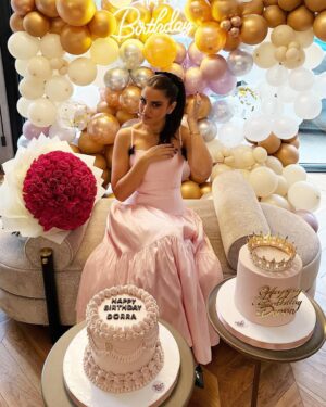 Dorra Instagram - 13/01/2025
Thank you all for your birthday wishes full of love, it means a lot to me 🎂💕🙏
شكرا من كل قلبي على معايداتكم وتمنياتكم لي المليئة بالحب 🤍
Merci infiniment pour vos vœux sincères qui m’ont fait chaud au cœur 🤍
Thank you habibi @hanysaad.hs for making it more beautiful 

Dress @maisondorrazarrouk 🎀
