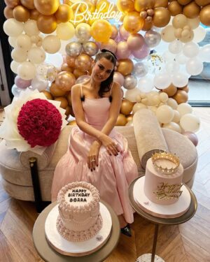 Dorra Instagram - 13/01/2025
Thank you all for your birthday wishes full of love, it means a lot to me 🎂💕🙏
شكرا من كل قلبي على معايداتكم وتمنياتكم لي المليئة بالحب 🤍
Merci infiniment pour vos vœux sincères qui m’ont fait chaud au cœur 🤍
Thank you habibi @hanysaad.hs for making it more beautiful 

Dress @maisondorrazarrouk 🎀