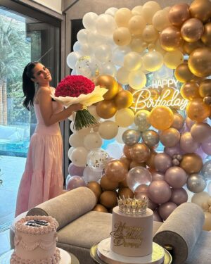 Dorra Instagram - 13/01/2025
Thank you all for your birthday wishes full of love, it means a lot to me 🎂💕🙏
شكرا من كل قلبي على معايداتكم وتمنياتكم لي المليئة بالحب 🤍
Merci infiniment pour vos vœux sincères qui m’ont fait chaud au cœur 🤍
Thank you habibi @hanysaad.hs for making it more beautiful 

Dress @maisondorrazarrouk 🎀