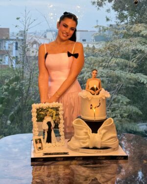 Dorra Instagram - 13/01/2025
Thank you all for your birthday wishes full of love, it means a lot to me 🎂💕🙏
شكرا من كل قلبي على معايداتكم وتمنياتكم لي المليئة بالحب 🤍
Merci infiniment pour vos vœux sincères qui m’ont fait chaud au cœur 🤍
Thank you habibi @hanysaad.hs for making it more beautiful 

Dress @maisondorrazarrouk 🎀