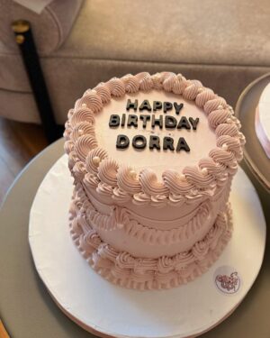 Dorra Instagram - 13/01/2025
Thank you all for your birthday wishes full of love, it means a lot to me 🎂💕🙏
شكرا من كل قلبي على معايداتكم وتمنياتكم لي المليئة بالحب 🤍
Merci infiniment pour vos vœux sincères qui m’ont fait chaud au cœur 🤍
Thank you habibi @hanysaad.hs for making it more beautiful 

Dress @maisondorrazarrouk 🎀