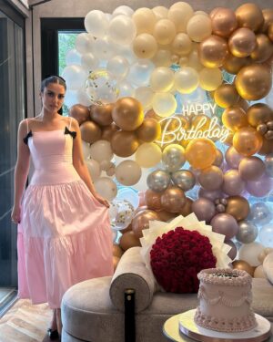 Dorra Instagram - 13/01/2025
Thank you all for your birthday wishes full of love, it means a lot to me 🎂💕🙏
شكرا من كل قلبي على معايداتكم وتمنياتكم لي المليئة بالحب 🤍
Merci infiniment pour vos vœux sincères qui m’ont fait chaud au cœur 🤍
Thank you habibi @hanysaad.hs for making it more beautiful 

Dress @maisondorrazarrouk 🎀
