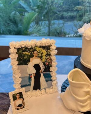 Dorra Instagram - 13/01/2025
Thank you all for your birthday wishes full of love, it means a lot to me 🎂💕🙏
شكرا من كل قلبي على معايداتكم وتمنياتكم لي المليئة بالحب 🤍
Merci infiniment pour vos vœux sincères qui m’ont fait chaud au cœur 🤍
Thank you habibi @hanysaad.hs for making it more beautiful 

Dress @maisondorrazarrouk 🎀