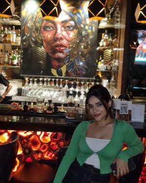 Drishti Thakur Instagram - Sip n smile☺️

@hunkydory_barandkitchen 
@trutalent.management 

#food #amazing #funnight #vibes #cheers #fyp
