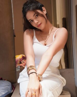 Drishti Thakur Instagram - Owning my GLOW🌟

#glow #goldenhour #fyp
