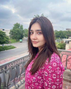 Dur-e-Fishan Saleem Instagram - Been a while🦋
