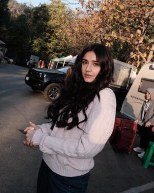 Dur-e-Fishan Saleem Instagram - Listening to this song on loop for the past month
Had to land on my feed 🆗

📸 @zahrasarfraz