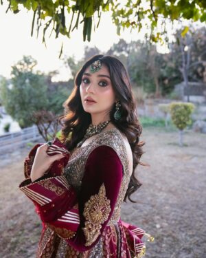 Dur-e-Fishan Saleem Instagram - Dulhay ki bhen 
#bhaikishadi💃 

@mohsin.naveed.ranjha 
@zahrasarfraz 
@yasmiinekhn 
@ayeshanoorkurdd 
@amayrajewelsbyhinahasan