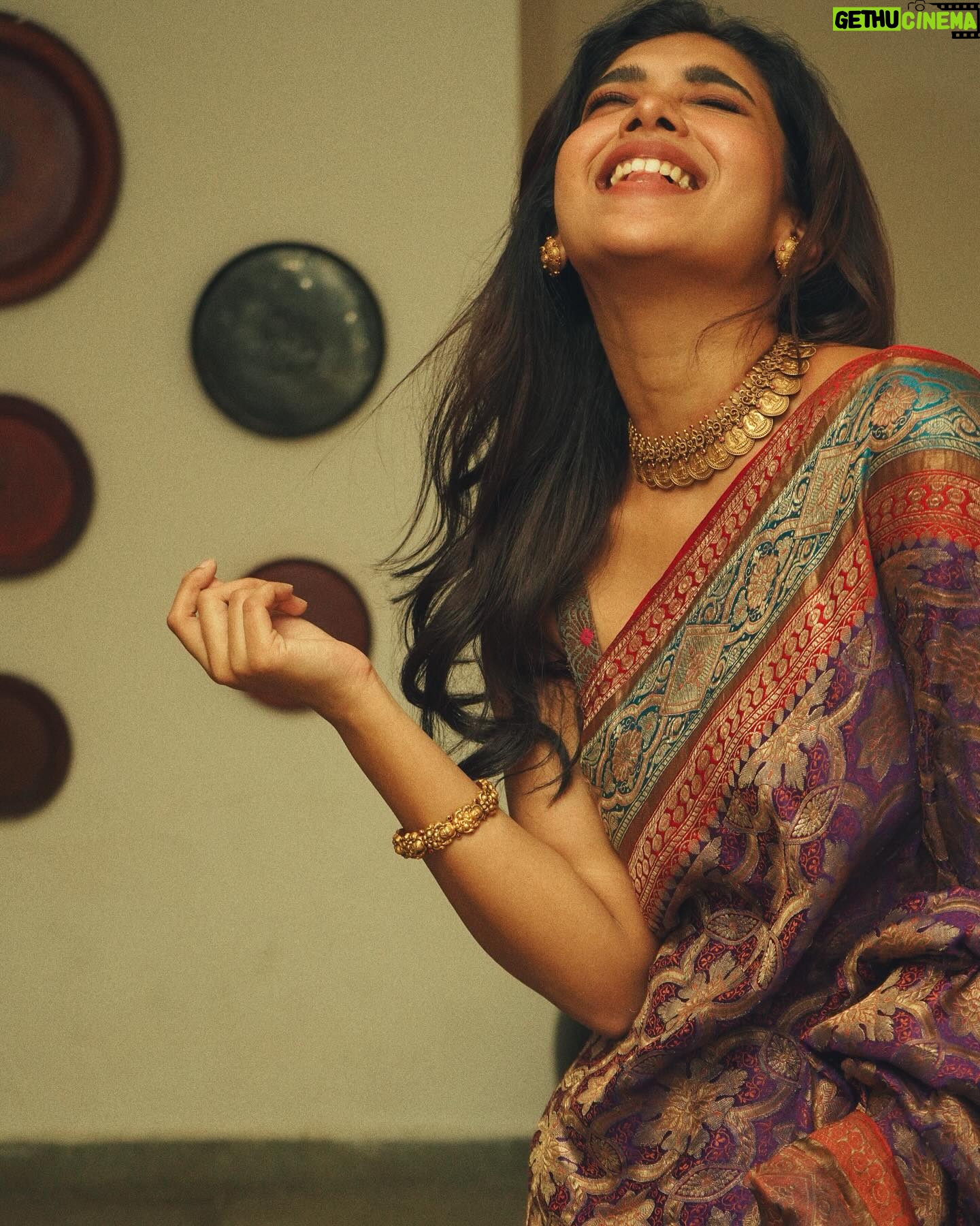 Dushara Vijayan - 103.4K Likes - 💜♥️
Shot by : @digiframez_fashion @kris_clicker
Drape : @sowmiyaa_artistry