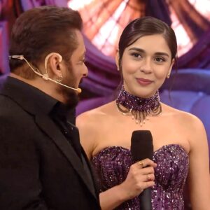 Eisha Singh Instagram - Sharing the stage with the man with a golden heart, Salman sir, A very big thankyou for being the most protective and the most loving one when I was away from my near and dear ones. 

And hugging papa after 3 months calmed all the hurricanes in my heart, Have been his little girl, Always 🥰

PS - Posting the pictures on public demand! 😉

#EishaSingh #BiggBoss18 #SalmanKhan #Memories