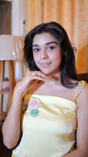 Eisha Singh Instagram - ✨ Say Goodbye to Body Tanning! ✨
Transform your skincare routine with @gharsoaps Magic Soap, crafted with the goodness of Saffron, sandalwood, goat milk, and coconut oil. 🌿

🌞 Removes stubborn tanning
💧 Brightens and nourishes your skin
💫 A touch of nature for radiant results!

#GharSoaps #MagicSoap #BrightenYourGlow