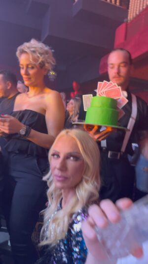 Elena Tsavalia Instagram - Σ’ ευχαριστώ υπέροχε γιε μου @harrysef για το party-έκπληξη! 🎉🎉🎉🎉🎉🎉🎉🎉
Σ’ αγαπάω ατελείωτα! ❤️❤️❤️❤️❤️❤️❤️❤️❤️❤️

@markos_seferlis_real 
@marios_psaroudakis 
@spinou_dionysia 
@dimitrios_siriopoulos 
@veniasiriopoulou 
@mixalisalpoglou 
@nasia_kosmaoglou 
@kallitsisthan 
@tedzografos 
@anny__official__ 
Είστε τρελά party animals!!!!!!💃🕺❤️

Happy birthday to me! 🎂

#birthday #happybirthdaytome #birthadaycake #party #surprise #together #lastnight