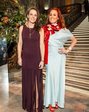 Elisa Donovan Instagram - It was a 💫beautiful night💫 at the @sfballet Opening Night Gala. The vibrance, passion, creativity, commitment, and fierce hard work of the artists in this breathtaking company is a thing of grace and beauty. 

In this particular moment in time we are living in that seems to highlight ugliness and violence and vitriol and hatred, we must be just as tenacious in our battle to choose love. 
To celebrate art and expression. 
In so many moments in history, art has been a form of rebellion, of resistance, of defiance. A way of thriving through pain & suffering. 

Keep shining. 💖
Keep creating. 💕
Keep supporting joy, creativity, knowledge, new ideas. 💡 
Only light can overcome darkness. ☀️ 
Be a bright light. It’s more vital now than ever. ✨ 

Thank you to @pampreston for chairing a magical event and to the entire  @sfballet company led by @rojotamara for the gorgeous performances that moved me to tears multiple times. 
It’s going to be quite a season! 🩰 #sfballet #sfballetgala #ballet #art #expression #resist #chooselove