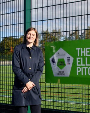 Ellen White Instagram - Introducing The Ellen White Pitch! 🙌

Fantastic 3G pitch ✅
Two-team changing pavilion ✅

All made possible at @glossopfootball thanks to funding from the @premierleague, @englandfootball and @dcmsgovuk’s @footballfoundation 💚

@ellsbells89 ✨

📸 Derbyshire FA | @alexandrajohnsonphoto