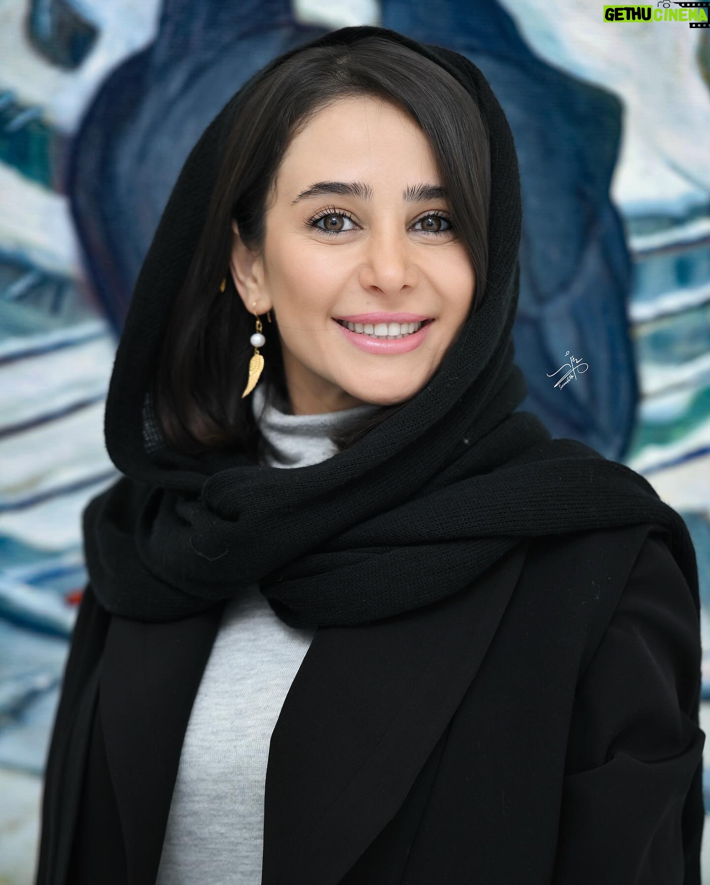 Elnaz Habibi - 139.4K Likes - نمایشگاه «سوی دیگر»