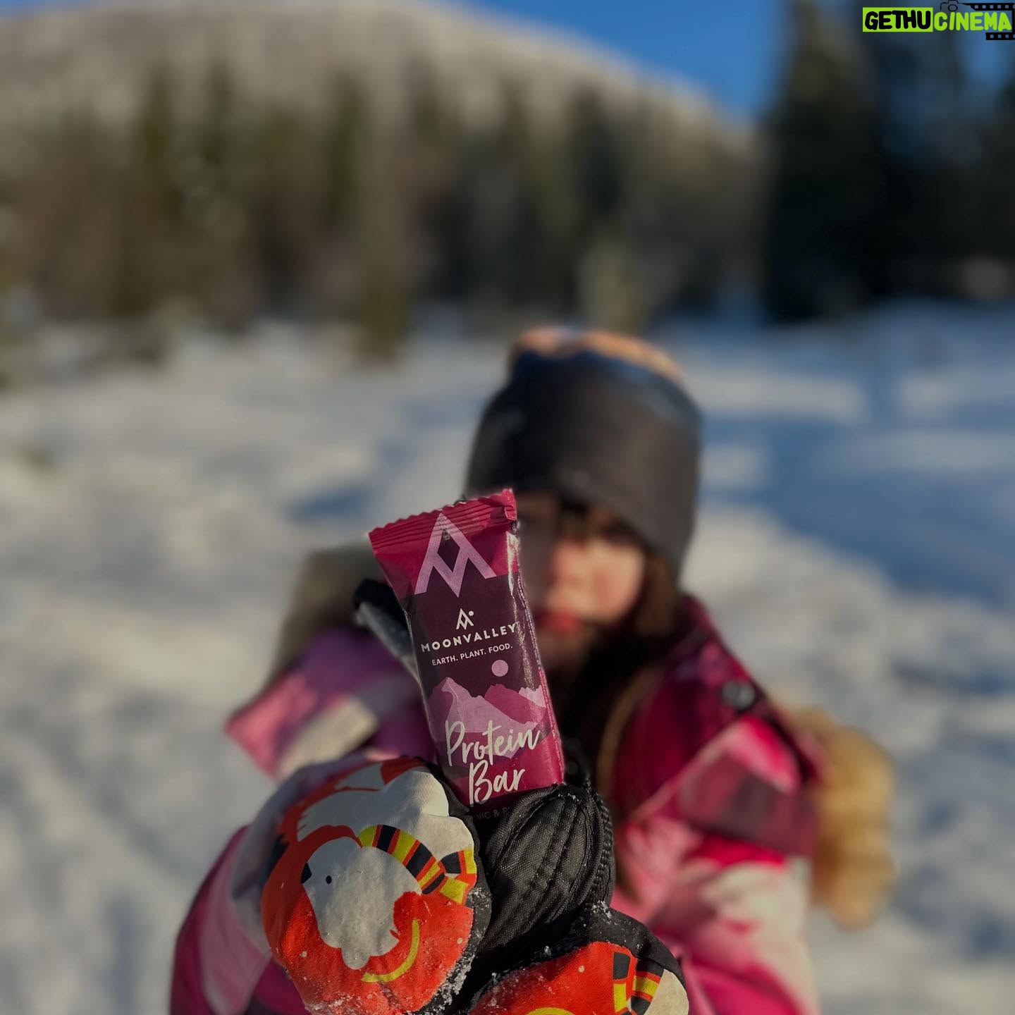 Emelie Forsberg - 14K Likes - Some of the finest memories we have collected is bringing our little ones out in the nature. Hiking, skiing, biking, running. It´s about every step, not the destination.
It´s about stopping to look at the woodpecker, listen to the birds song, being amazed by squirrels running and jumping in the crowns of the trees, the wildflowers, how cold the stream is and thousands of more small but incredible events the outdoor can offer.
Here are some tips and tricks I collected over the years:
A mutli purposal stroller is golden. We got the @thule Thule Chariot where you easily change from bike, jogging and skiing mood.
A comfortable baby backpack.
Bring warm clothes and changes.
Bring snack. Snack often! And eating meals outside is a hit for us!
After a break the energy levels and stoke are often high again. No need to give up!
Be prepared to change the plan. All is fine anyway.
Talk about the trips you´ve done together so far, and how nice it has been. We also talk about how strong we become when we move our bodies!
Always always say yes when they want to go out! ( Even though sometimes I just want to walk our dog Maui efficient 😆)
Do you have any go to´s ?
A great source of inspiration; @familylifebythule
❤️