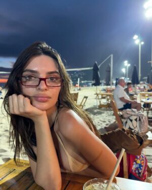 Emily Ratajkowski Instagram - eu amo o rio 🇧🇷 ❤️🫂 so so much !
