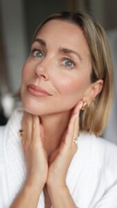 Actress Emily Tierney HD Photos and Wallpapers February 2025