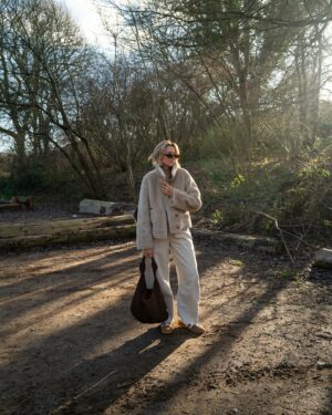 Emily Tierney Instagram - Cosy weekend mode on 🐻 Happy Sunday lovely people, tiny bit of weak winter sunshine making ALL the difference this morning eh? 

Comment LINKS to be sent the direct outfit links