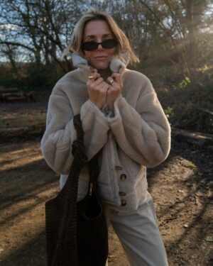 Emily Tierney Instagram - Cosy weekend mode on 🐻 Happy Sunday lovely people, tiny bit of weak winter sunshine making ALL the difference this morning eh? 

Comment LINKS to be sent the direct outfit links
