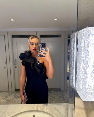 Emma-Louise Paton Instagram - Pride of Britain Awards 2024 🇬🇧

A wonderful night celebrating wonderful people @prideofbritain 💜

Hair & Make up @lexiemua 
Dress @clubllondon 
Styled by @jessica.rea.stylist