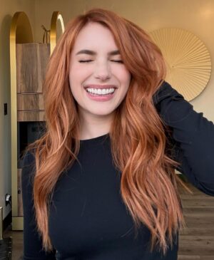 Emma Roberts Instagram - 🌅 SUNRISE RED 🌅 
only done by the best @nikkilee901 @riawna 👑 @ninezeroone ❤️