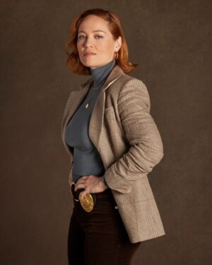 Erika Christensen Instagram - Angie Polaski is back Tuesday, January 7 when the two-part season premiere begins on ABC! Stream on Hulu. #WillTrent