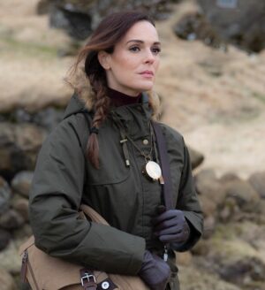 Erin Cahill Instagram - Merry Christmas Eve Eve, loves! While we are all binging holiday movies… Did you know that a whole slew of current Countdown to Christmas Hallmark movies are now streaming on @hallmarkplus ?! Including CHRISTMAS QUEST!  I have been aching to share about this with you. Spoiler alert… I got to do the most AWESOME cameo in this EPIC movie! Not only did I get to go film in Iceland, (which was so many dreams come true!), I got to play a female Indiana Jones type (again, DREAM!) and… I play @thereallacey ‘s Mom in a flashback sequence!  Pinch me. And, to spend time with the one and only @polahaha there was magic!  I only got to film a couple scenes with this wonderful crew, but it was better than I could’ve imagined.  And, I am so grateful my love could join me and we could have a magical adventure seeing the northern lights, going in a geo thermal spa, seeing an ice cave, a frozen crater, waterfalls, and so much more. Iceland stole our hearts.  Thank you @mrsjp24 and @lhdhallmark for choosing me for this incredible adventure!  @syntheticcinema and @rikertd your brilliant stories and talent are rivaled only by your generosity and loving set!  Thank you to all of the crew who embraced me and give us a wonderful itinerary to explore with!  I can’t wait to see what you guys think of this Christmas adventure movie!  CHRISTMAS QUEST is streaming RIGHT NOW on @hallmarkplus ! After you’re done watching, you can binge the series HOLIDAZED which has its season finale tomorrow!  SO MUCH great holiday things to watch!  From my couch to yours, sending love to each of you and your families! 💕🎄💫