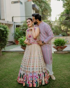 Esha Kansara Instagram - Marraige perks? Freely click as many romantic pictures as you wish and also upload them at times 🤣😍🥰❤️ 
.
Esha styled by @styleitwithniki 
Photography @deeep_46 
Outfit @samta_gaudani 
Jewels @ananaofficial 
Styling assistant @__sakshirangwani