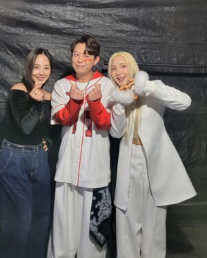 Eugene Instagram - #smtownlive2025 #sm30주년콘서트 

SM을 창조하시고 S.E.S를 탄생시켜주신 이수만 선생님께 
감사드립니다~💜
오랜만에 만난 선,후배님들 너무 반가웠고 응원합니다...💗
보아야~우리 셀카한장 못찍었넹~아쉽다!

여러분~K-Culture를 이끌고 있는 멋진 아티스트들 많이 응원해주시고 사랑해주세요~💕