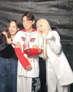 Eugene Instagram - #smtownlive2025 #sm30주년콘서트 

SM을 창조하시고 S.E.S를 탄생시켜주신 이수만 선생님께 
감사드립니다~💜
오랜만에 만난 선,후배님들 너무 반가웠고 응원합니다...💗
보아야~우리 셀카한장 못찍었넹~아쉽다!

여러분~K-Culture를 이끌고 있는 멋진 아티스트들 많이 응원해주시고 사랑해주세요~💕