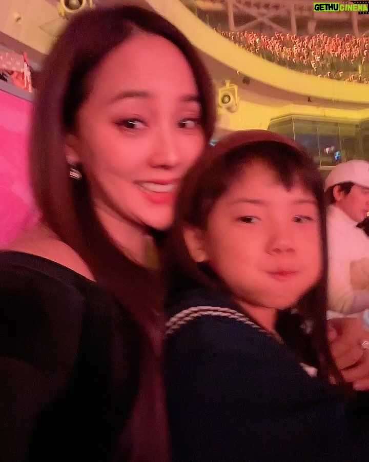 Eugene - 127.7K Likes - #smtownlive2025 #sm30주년콘서트
SM을 창조하시고 S.E.S를 탄생시켜주신 이수만 선생님께
감사드립니다~💜
오랜만에 만난 선,후배님들 너무 반가웠고 응원합니다...💗
보아야~우리 셀카한장 못찍었넹~아쉽다!
여러분~K-Culture를 이끌고 있는 멋진 아티스트들 많이 응원해주시고 사랑해주세요~💕
