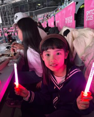 Eugene Instagram - #smtownlive2025 #sm30주년콘서트 

SM을 창조하시고 S.E.S를 탄생시켜주신 이수만 선생님께 
감사드립니다~💜
오랜만에 만난 선,후배님들 너무 반가웠고 응원합니다...💗
보아야~우리 셀카한장 못찍었넹~아쉽다!

여러분~K-Culture를 이끌고 있는 멋진 아티스트들 많이 응원해주시고 사랑해주세요~💕