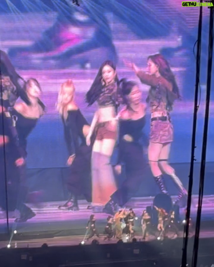 Eugene - 127.7K Likes - #smtownlive2025 #sm30주년콘서트
SM을 창조하시고 S.E.S를 탄생시켜주신 이수만 선생님께
감사드립니다~💜
오랜만에 만난 선,후배님들 너무 반가웠고 응원합니다...💗
보아야~우리 셀카한장 못찍었넹~아쉽다!
여러분~K-Culture를 이끌고 있는 멋진 아티스트들 많이 응원해주시고 사랑해주세요~💕