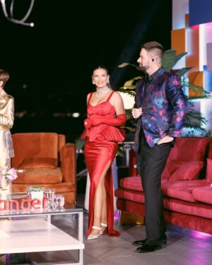 Eugenia Lemos Instagram - VIVA VIÑA ❤️ 

Que increíble que esta siendo esta semana ❤️ hice tantas cosas que no alcancé a subir nada 🫣 

Así se vivió la primer noche de @vivavinamega x @mega.tv 💜 donde estuvimos analizando la Moda de la #galaviña2025 ✨ 

Que me decís de este lookazo rojo by @nicolettavalentina ❤️✨

#stylish @prettyymezz 
#makeup @leidypro.makeup 
#pelo @nelilovon 
✨ @swarovski 
📸 @matias__cr & @danielajas.ph