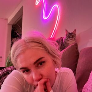 Evelina Instagram - Philomena dump (phil dumphy)
1. Kamukuva
2. Sheriffi ite
3. :)
4. Incognito mode
5. Sylkys (ei kauaa)
6. Lempiharrastus
7. Voitte olla yhteydessä assistenttiini
8. Majesteettinen
9. Lempisarja: H2O 🧜‍♀️