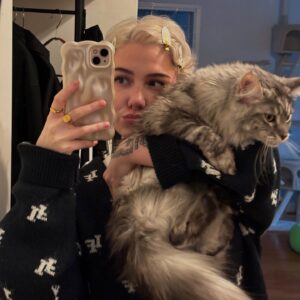 Evelina Instagram - Philomena dump (phil dumphy)
1. Kamukuva
2. Sheriffi ite
3. :)
4. Incognito mode
5. Sylkys (ei kauaa)
6. Lempiharrastus
7. Voitte olla yhteydessä assistenttiini
8. Majesteettinen
9. Lempisarja: H2O 🧜‍♀️