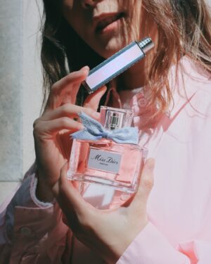 Evelyn Choi Instagram - Touch by the sunshine, 
Spray the Fragrance of Love – Miss Dior – in the air, 
Feeling in love with someone who is always in your heart.

My best companion, 
Miss Dior Parfum & the new Mini Miss solid perfume housed in black & pink case.

@DiorBeauty #MissDior #MiniMiss #DiorParfums @DiorBeautyLovers #DiorBeautyLovers

——————