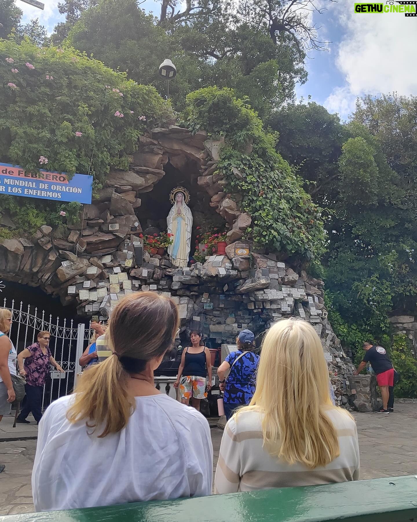 Evelyn Scheidl - 5.7K Likes - Hoy en tu dia te veneramos con mucha devoción Virgencita de Lourdes🙏 Bendice nuestros hogares🙏🙏🙏 y cuida de nuestras familias ❤️
Mi mamá era devota y me llevaba a Santos Lugares a visitarla siempre 🙏 @alvareznata @nequigalotti @medinaflores