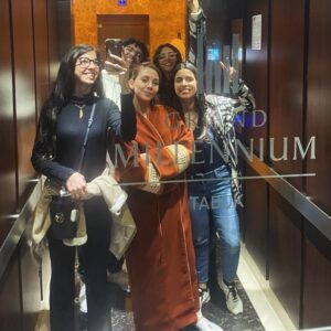 Fatima AlBanawi Instagram - شايفتك يا ٢٠٢٥ ومستبشرة فيكي خير، ولسّة شايفتك يا ٢٠٢٤ وممتنة ليكي ولكل الدروس، حتى لو مرات كان نفسي أأأأعصب عليكي وأعضِّك 👁️👁️ مين سمع أغنية (ما حنام) ومن يومها ما بينام؟ 🌝 💤 

2025 I see you and I’m hopeful, and I still see you 2024 and I’m grateful to you, regardless of those times when I wanted to screeeaam and bite you!!! 👀 Who listened to the song (Ma Hanam)? 🎶🎵