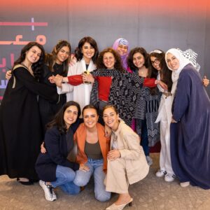 Fatima AlBanawi Instagram - شايفتك يا ٢٠٢٥ ومستبشرة فيكي خير، ولسّة شايفتك يا ٢٠٢٤ وممتنة ليكي ولكل الدروس، حتى لو مرات كان نفسي أأأأعصب عليكي وأعضِّك 👁️👁️ مين سمع أغنية (ما حنام) ومن يومها ما بينام؟ 🌝 💤 

2025 I see you and I’m hopeful, and I still see you 2024 and I’m grateful to you, regardless of those times when I wanted to screeeaam and bite you!!! 👀 Who listened to the song (Ma Hanam)? 🎶🎵