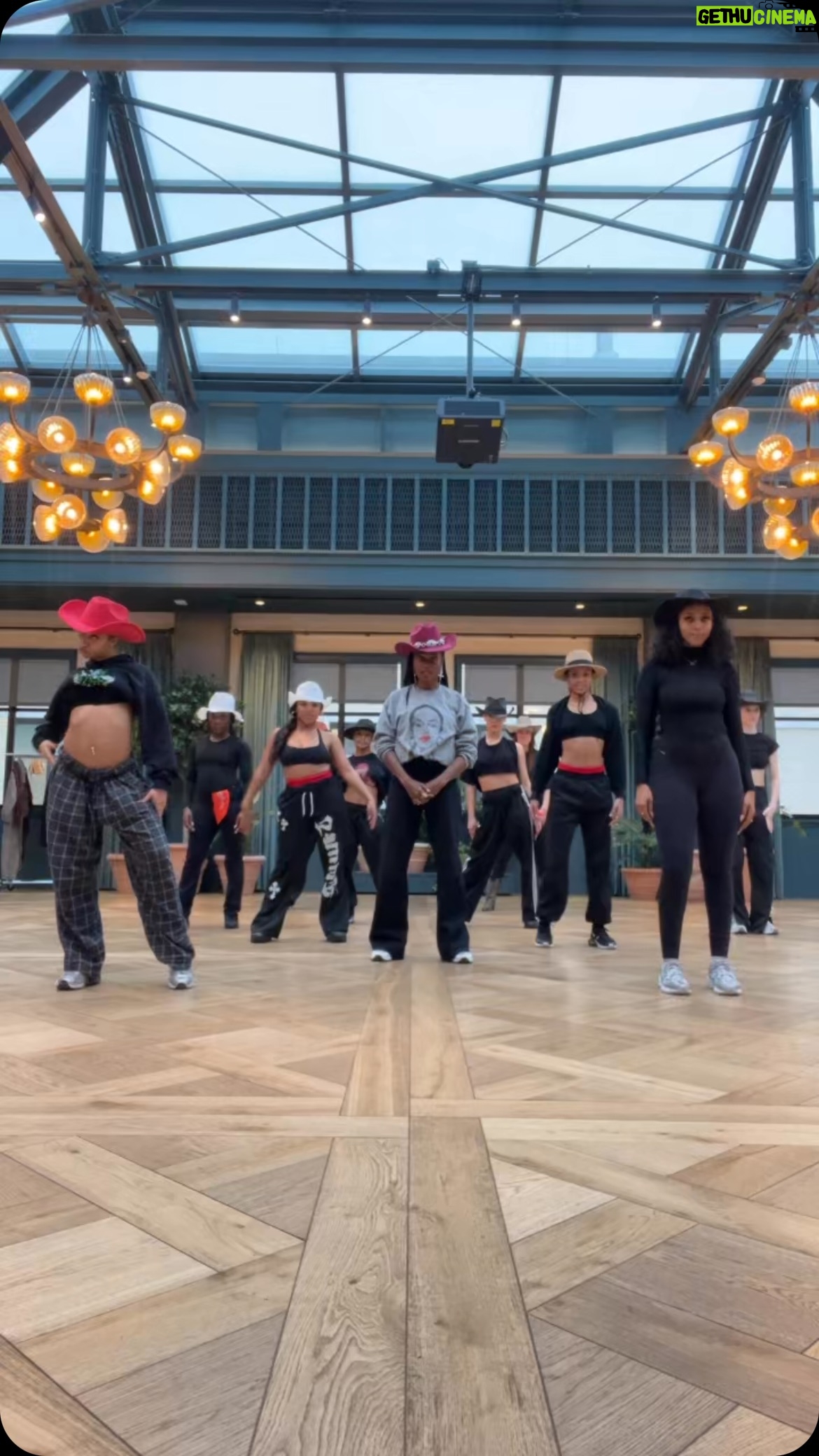 Fatima Robinson - 3K Likes - The dancers got me in here doing Tik Toks
@shaboozey