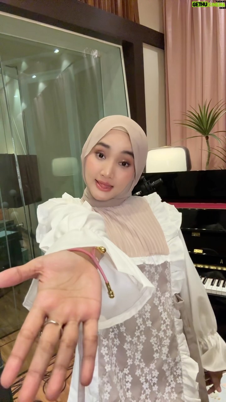 Fatin Shidqia - 41.5K Likes - kalo denger ini inget apaa? 🤔