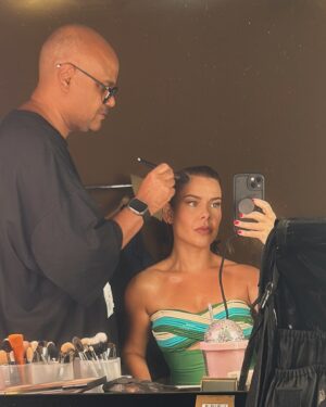 Fernanda Souza Instagram - E aí quando acabou a gravação,
foi só tirar uma parte do look
e entrar no mar para agradecer por mais
um lindo dia de trabalho! 🙏🏻

E também recarregar pro dia seguinte…

Gravar o Ilhados é bem intenso e contar
com a natureza pra levantar minha energia
faz toooooda diferença! 

🏝️✨♥️

📸 @aledesouza1970 🎥 @allancardoso