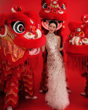 Fiona Sit Instagram - 祝大家在新的一年裡面，身體健康， 事事順利。2025 一定會比2024 更光，更溫暖。讓我們2025一起 做一個無悔和善良的 可爱靈魂。 May we well receive all surprises given to us in 2025 , no matter they be up or down , soft or hard , good or bad , they are all here to help us grow ❣️❣️❣️ love you all with all my heart . 新年快樂！