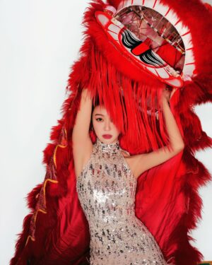 Fiona Sit Instagram - 祝大家在新的一年裡面，身體健康， 事事順利。2025 一定會比2024 更光，更溫暖。讓我們2025一起 做一個無悔和善良的 可爱靈魂。 May we well receive all surprises given to us in 2025 , no matter they be up or down , soft or hard , good or bad , they are all here to help us grow ❣️❣️❣️ love you all with all my heart . 新年快樂！