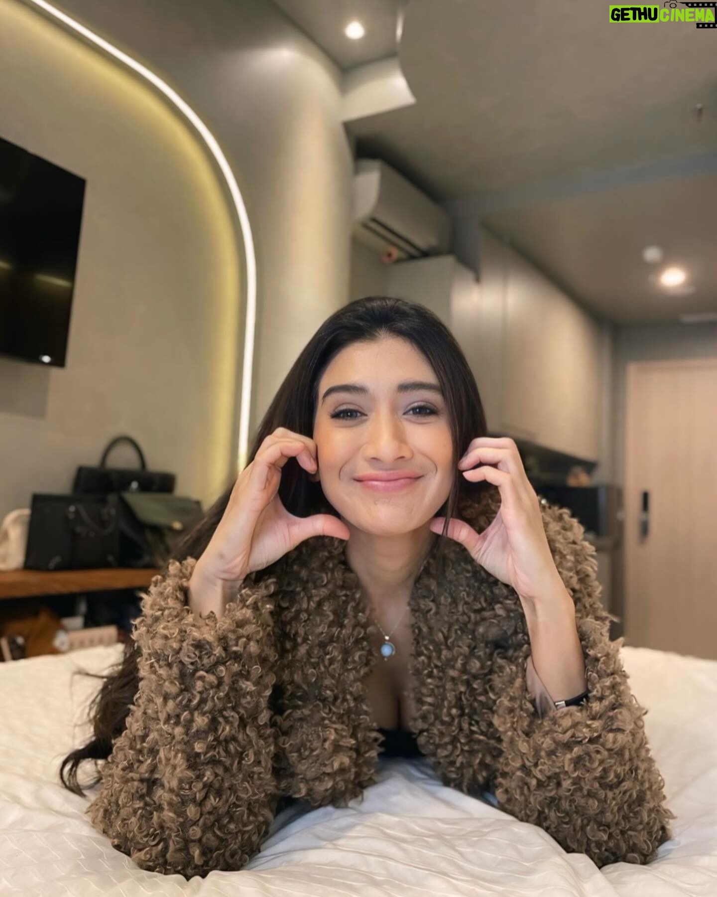 Fitrie Rachmadhina - 1K Likes - Sometimes I replace my feeling with new clothes and I'm ok with that 💁🏽♀️✨
