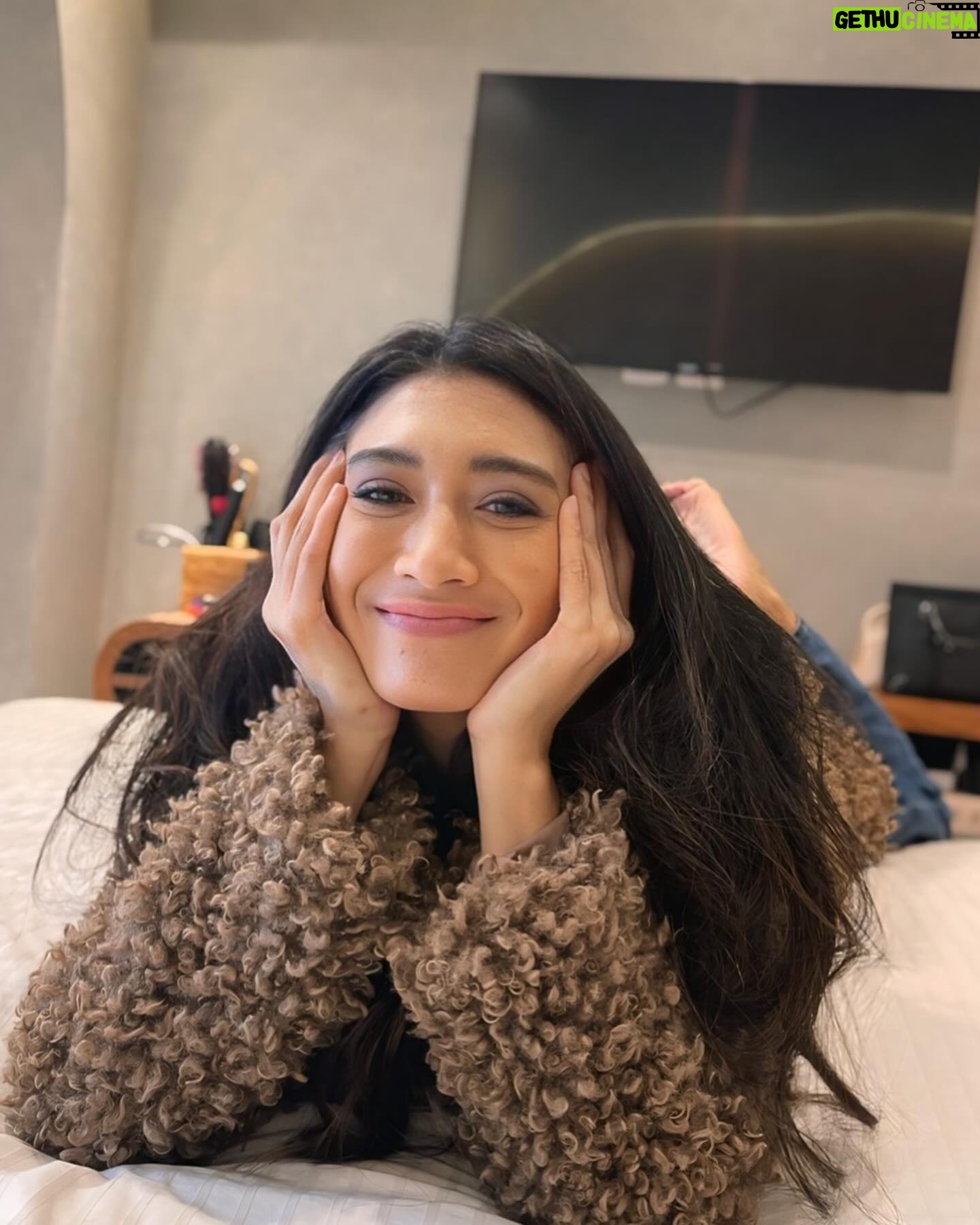 Fitrie Rachmadhina - 1K Likes - Sometimes I replace my feeling with new clothes and I'm ok with that 💁🏽♀️✨